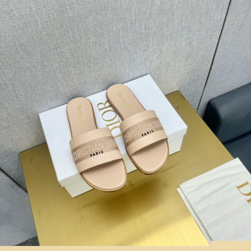 ch**an D*or slippers